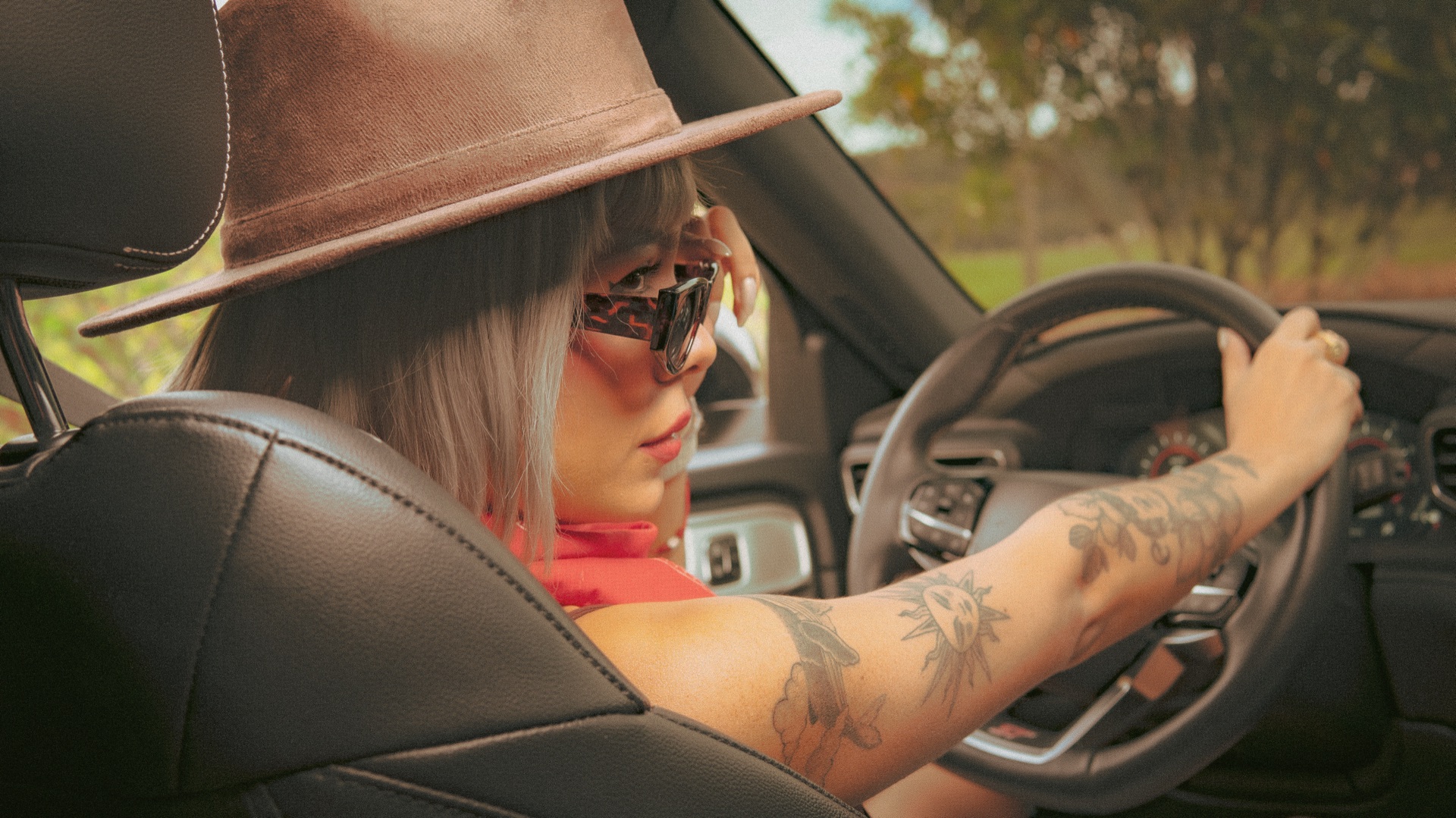 María Alejandra Tavera al volante — Ford Explorer ST