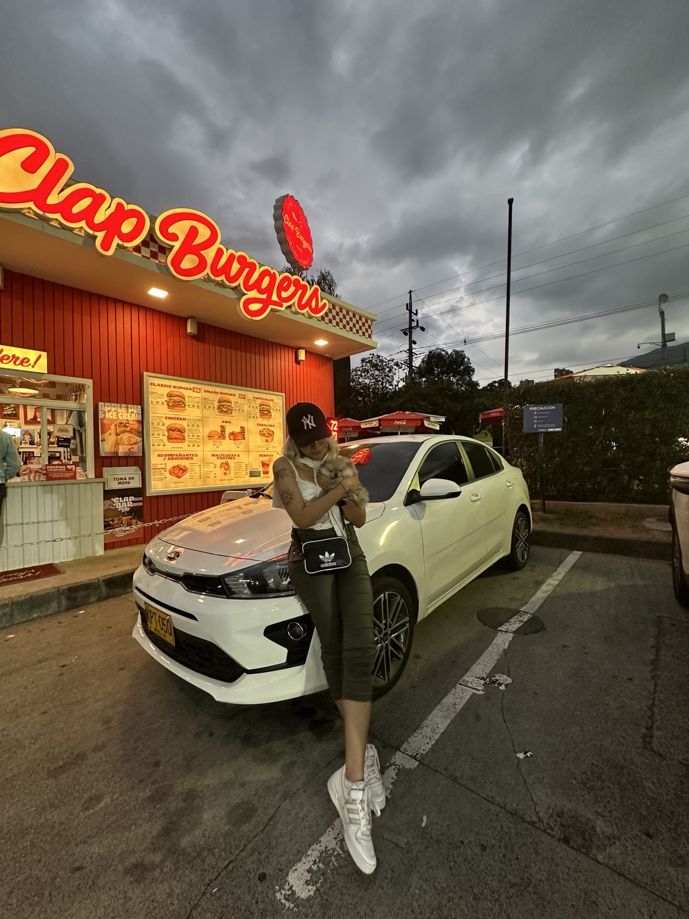Kia Rio Vibrant — Noches de Clap Burgers y encuentros con la comunidad.